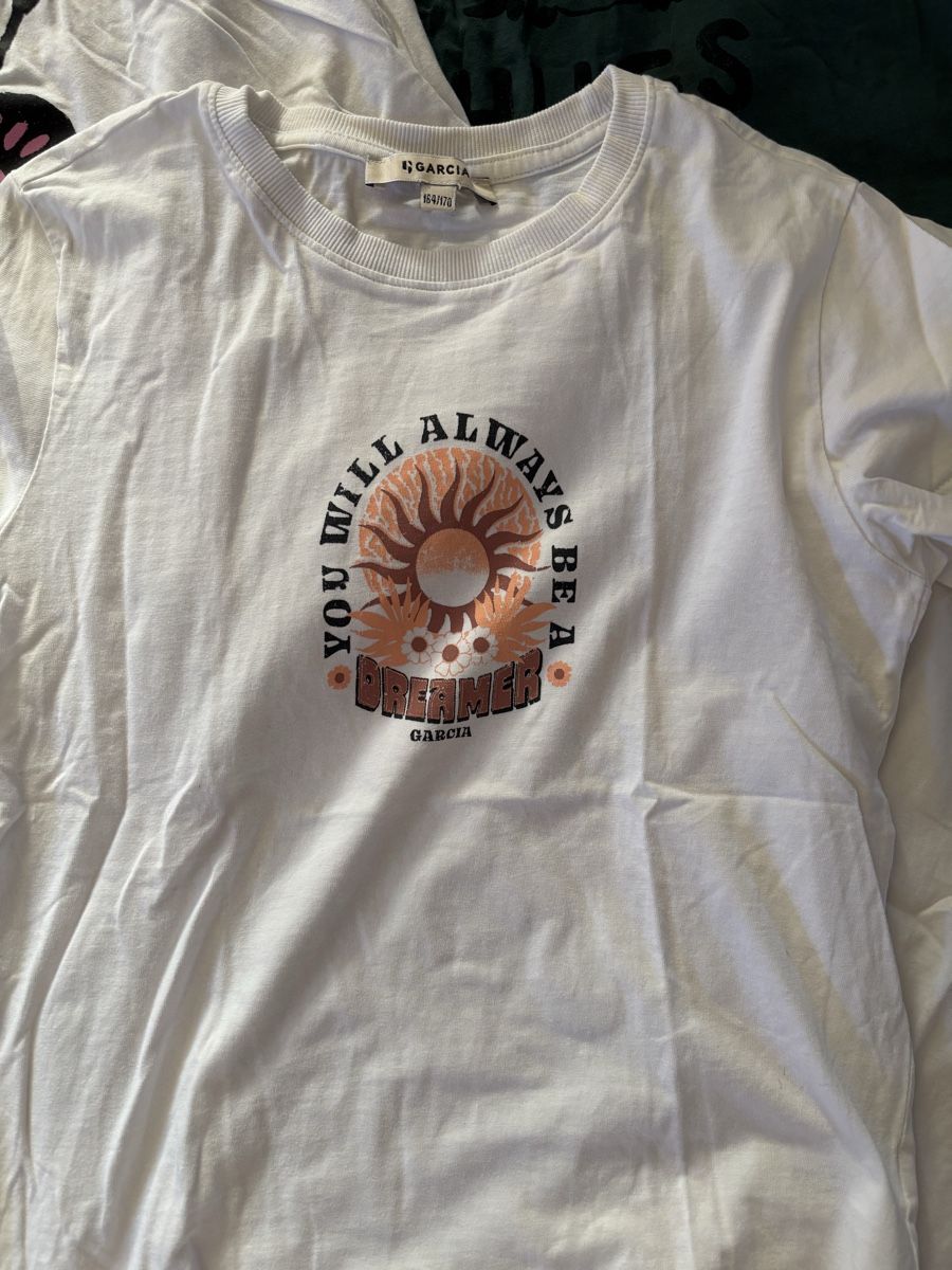 Kleiderpakete & -sets: T-Shirt-Paket, Snoopy, Panda etc. – Gebraucht aus Würenlos von Ashley24 1