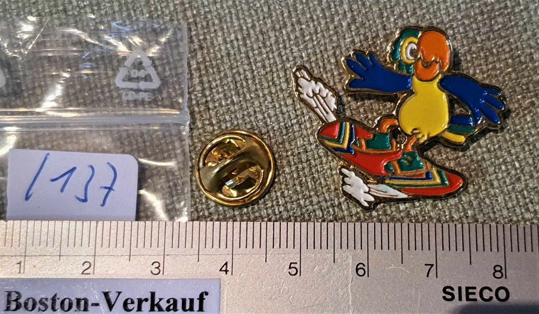 Placchette & Badge: I137 Pin Papagei Rediffusion Snoboard – Usato da Reinach BL venduto da Boston-Verkauf 1