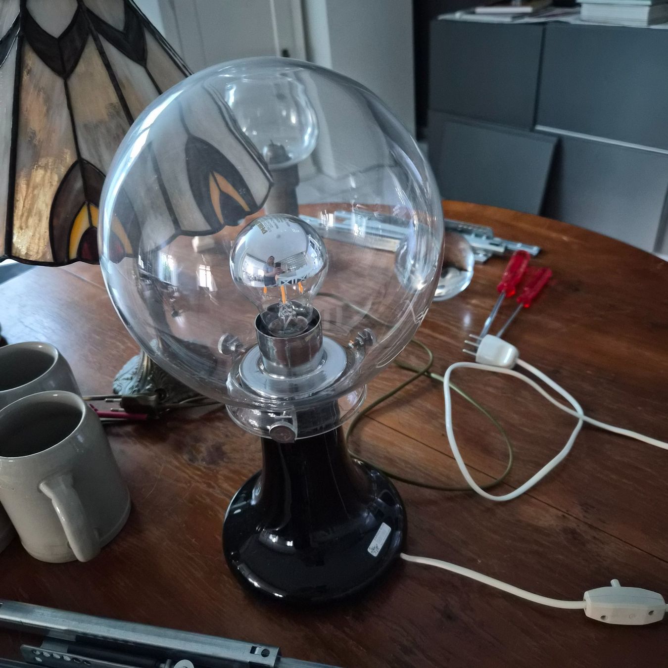 Lampen: Lampe mit Kugelglasschirm – Gebraucht aus meisterschwanden von ursm03