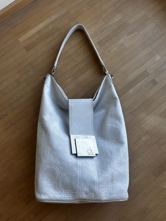 Calvin Klein Leder Beuteltasche weiss, geräumig