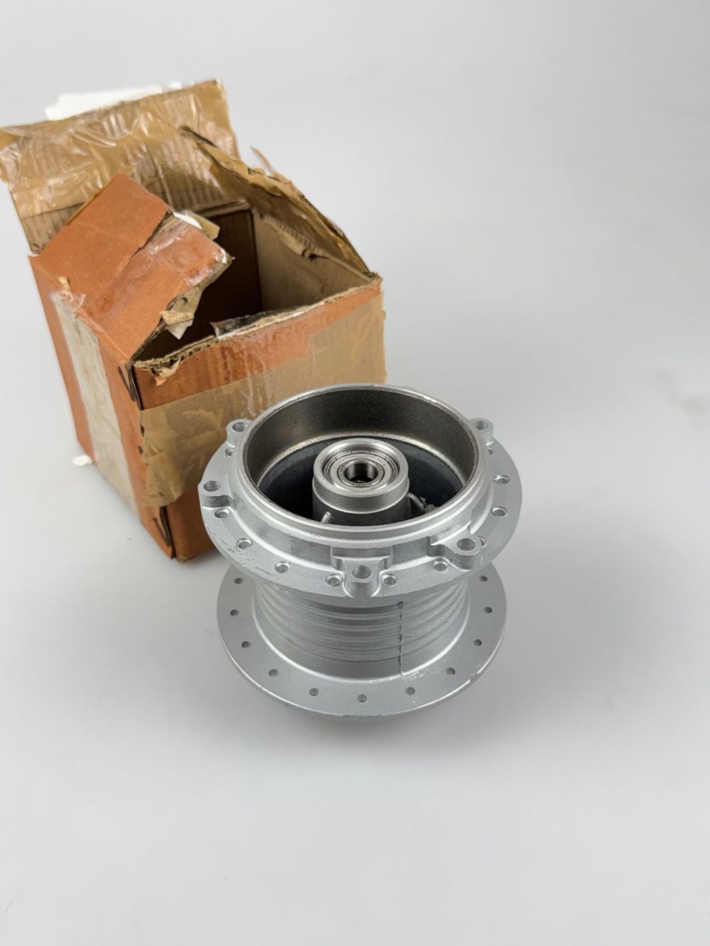 Puch Mofas: Speichennabe hinten Puch – Neu und originalverpackt aus Hallau von mofaplus 1