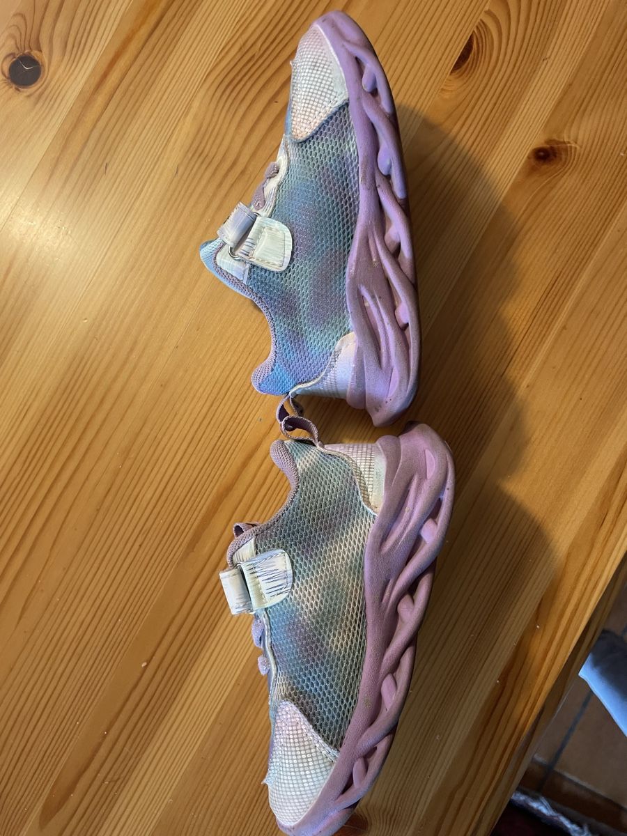 Scarpe per ragazze: Frozen Schuhe mit Licht, Gr. 25. – Usato da Zermatt venduto da mar_f9v6 4