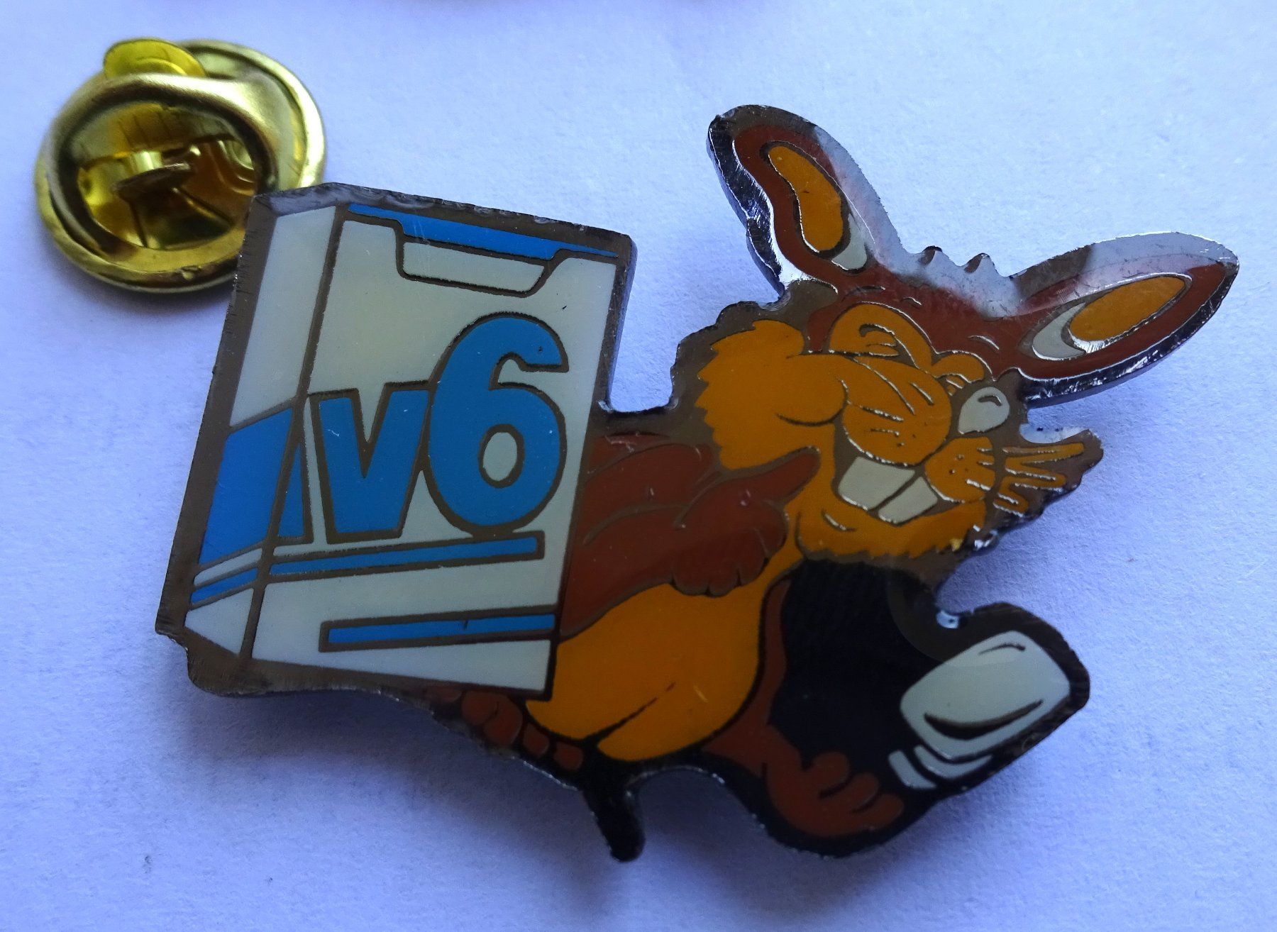 Plaquettes & Badges: Pin V 6 Hase – D'occasion à Utzenstorf par BUtter81
