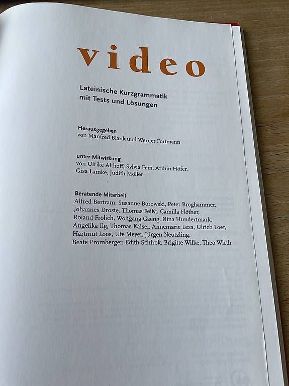 Libri: Lateinisch Kurzgrammatik Video – Usato da Dietlikon venduto da VintageStudioZurich 1