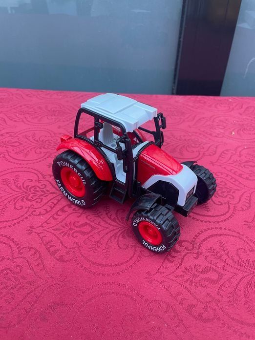 Spielzeuge: Traktor Spielzeug 15x10cm – Gebraucht aus Bergdietikon von antovale