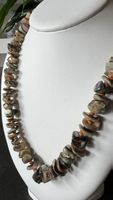 Collier et pierre natural