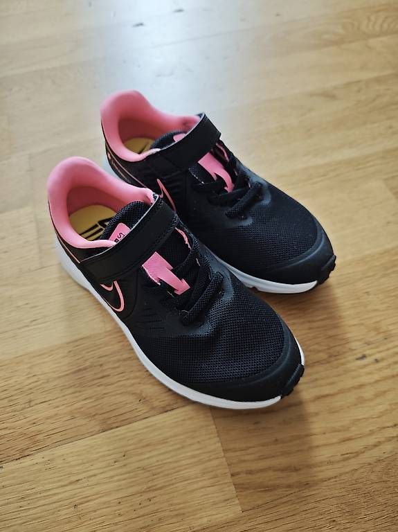 Scarpe per ragazze: Nike Sneakers Grösse 31.5 – Usato da Zürich venduto da wydleri 2