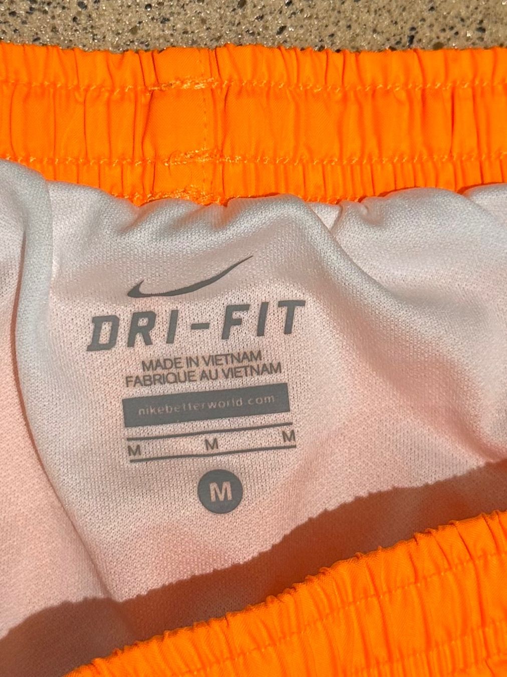 Nike Pantaloni: Nike Sporthosen – Nuovo (secondo la descrizione) da St. Gallen venduto da sar_cj5j 2