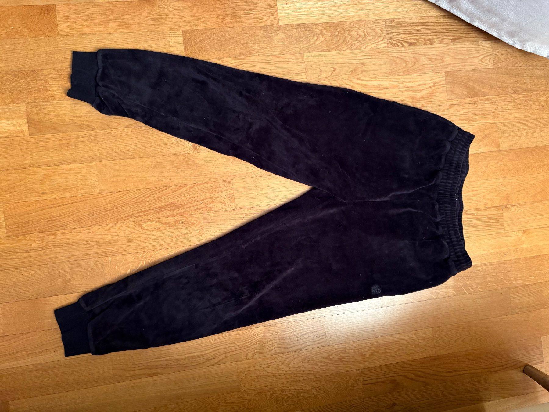 Carhartt Pantaloni: Schwarze Carhartt Jogginghose – Usato da Stein AG venduto da eli_2jtj