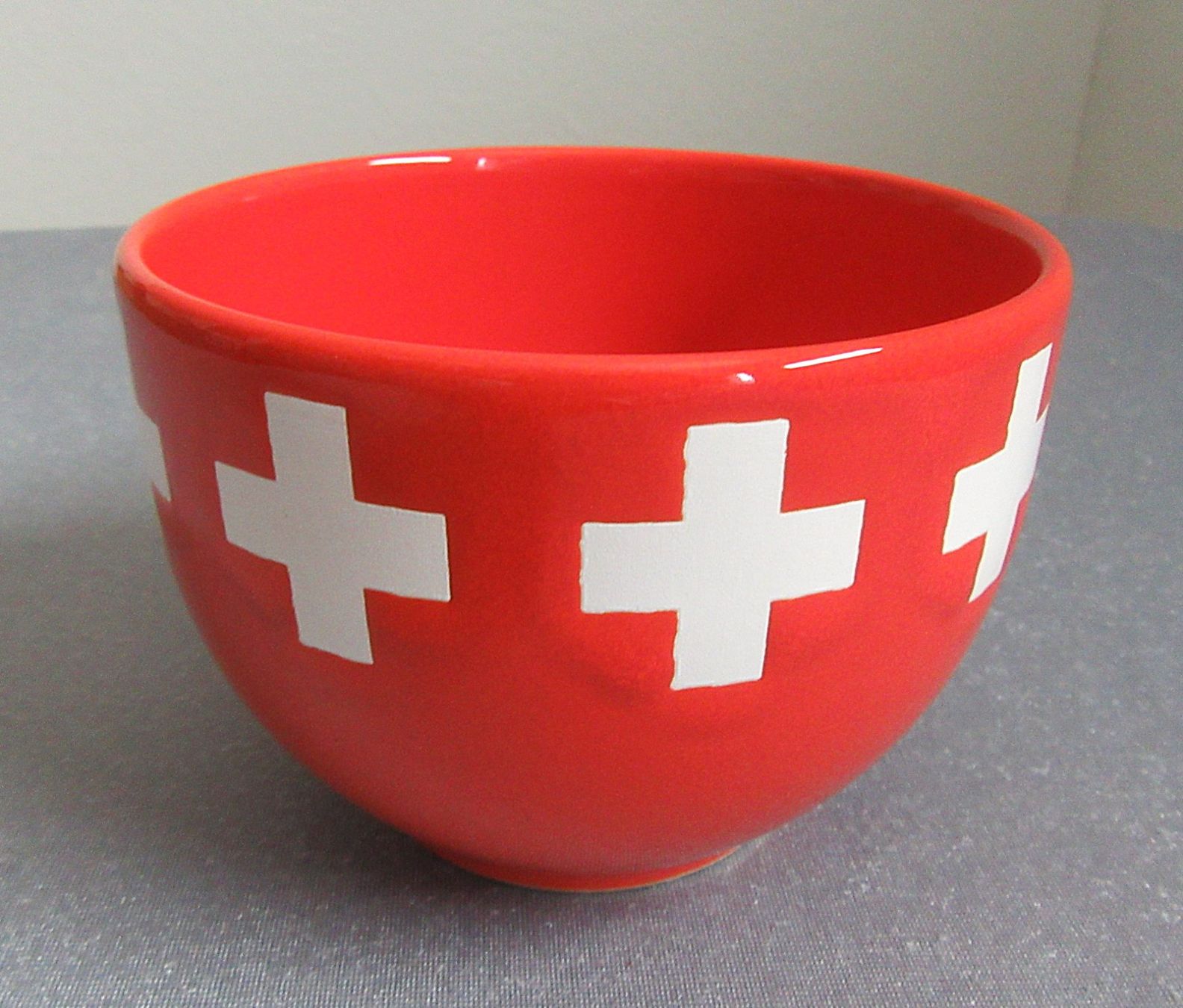 Tazze: rote Tasse mit Schweizerkreuz - Waechtersbach Germany – Usato da Auenstein venduto da Padabimbim 2