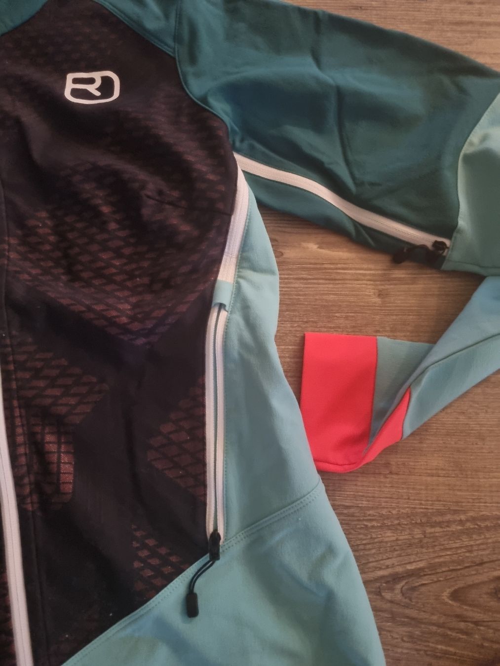 Ortovox Giacche: Damen Softshelljacke ORTOVOX Grösse M mintgrün/türkis – Nuovo (secondo la descrizione) da Wattenwil venduto da merida12 1
