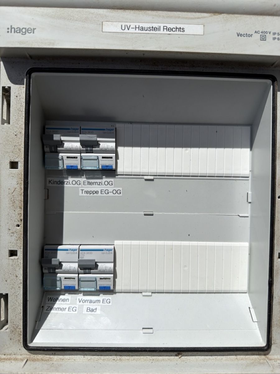 Hager Alimentazione elettrica: Hager Vector Verteilerkasten gebraucht IP65 – Usato da Richterswil venduto da Richti1073 1