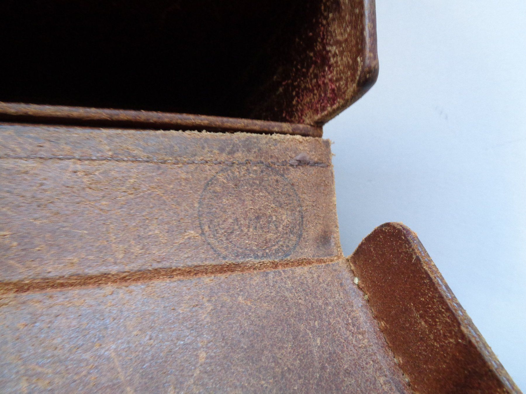Borse: GROSSE LEDERTASCHE KARTENTASCHE MIT STEMPEL – Usato da Henggart venduto da Pascha22 4