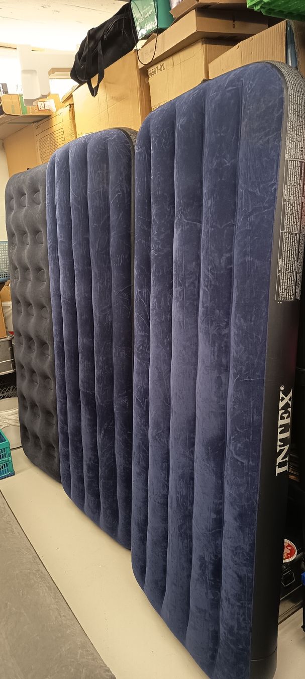 Tapis de sol: Luftmatratze Intex grau/blau – D'occasion à Beringen par ptt_c5nt 1