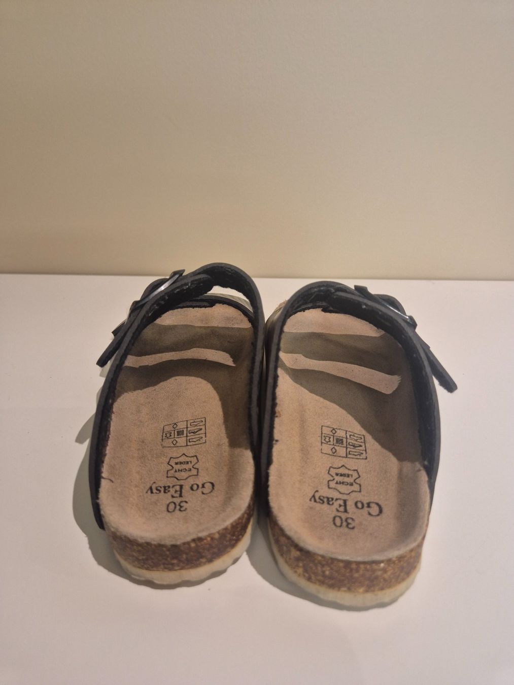 Scarpe per ragazzi: Slipper Go Easy schwarz mit Muster, Gr. 30 – Usato da Dietikon venduto da grafad 3