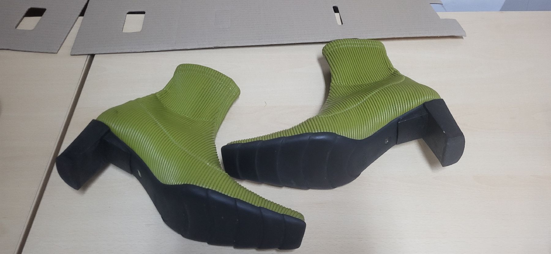 Scarpe da donna: VICINI Stiefeletten, Gr. 37.5, Olivgrün – Usato da Figino venduto da mayam63 2