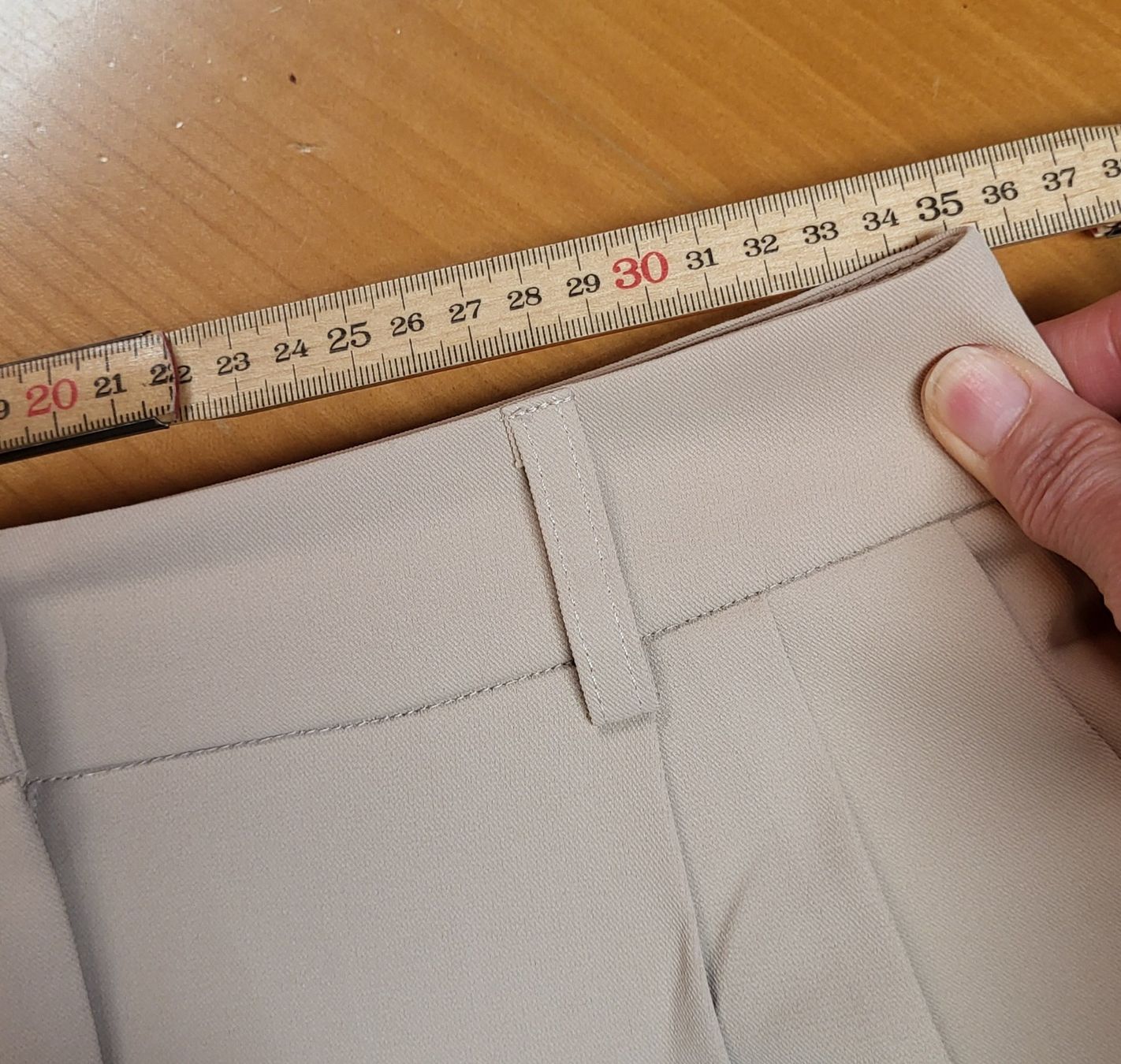 Pantaloni: Pantalon beige – Nuovo (secondo la descrizione) da Fribourg venduto da VictoriaShop7 5