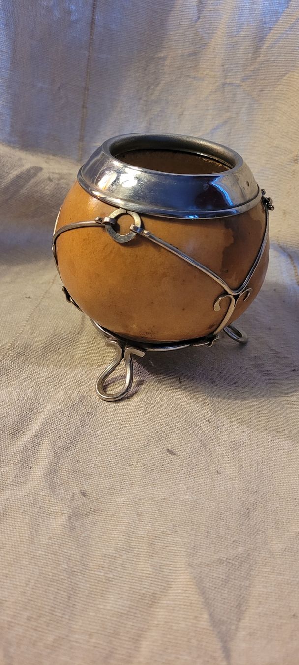 Tutte le decorazioni: Yerba maté calebasse unique avec support en métal ✨ – Usato da Vevey venduto da lba_dd82 1