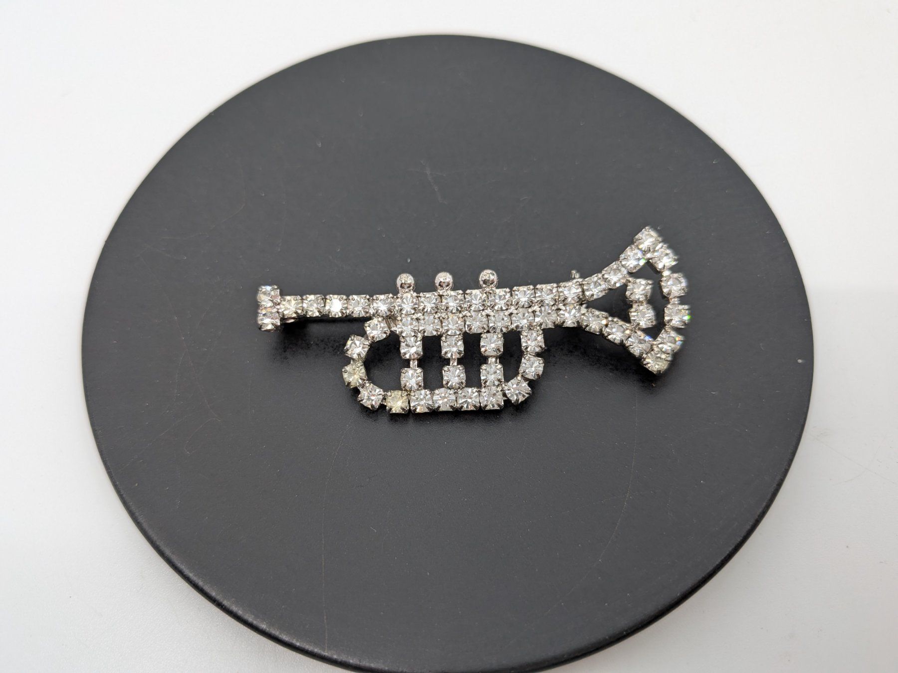 Spille & Fermagli: Brosche Trompete Strass Gablonz – Usato da Emmen venduto da magelan