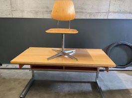 Vintage Schreibtisch mit zwei Stühlen