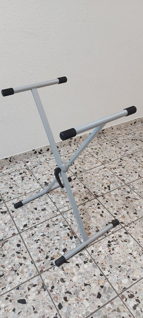 Supporti per strumenti musicali & leggii: BSX keyboardständer Silber – Usato da Glattbrugg venduto da Swissmusik