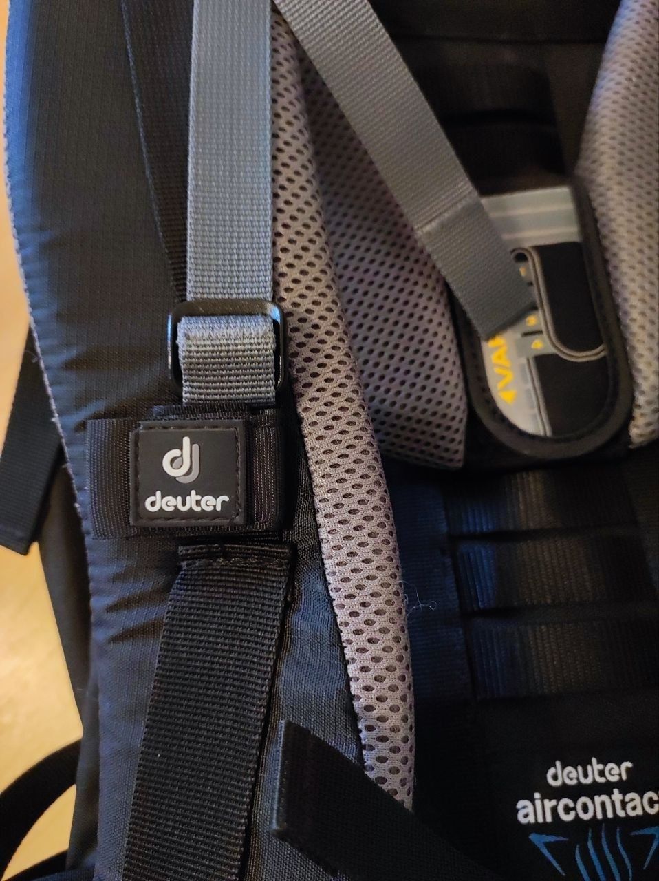 Deuter Zaini: Deuter ACT Lite 40+10 Trekkingrucksack / Wanderrucksack – Usato da Brugg AG venduto da AlpWander 6