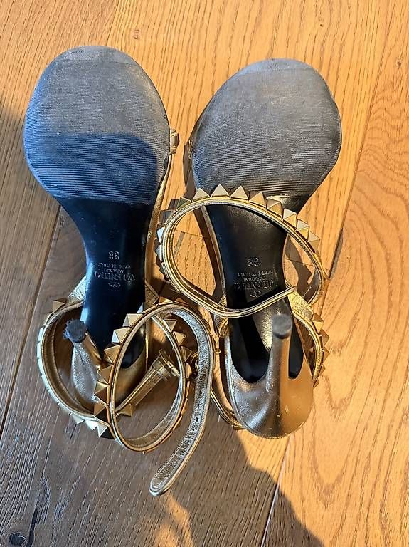 Scarpe da donna: Valentino Garavani Rockstud Sandaletten – Usato da Adligenswil venduto da TST04 4