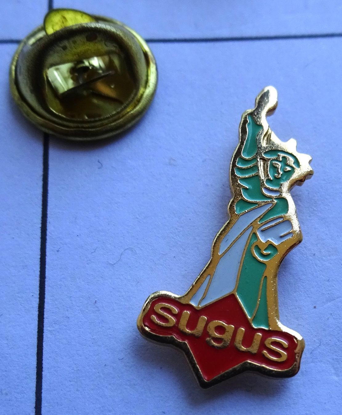 Placchette & Badge: Pin SUGUS Statue hellgrün – Usato da Utzenstorf venduto da BUtter81