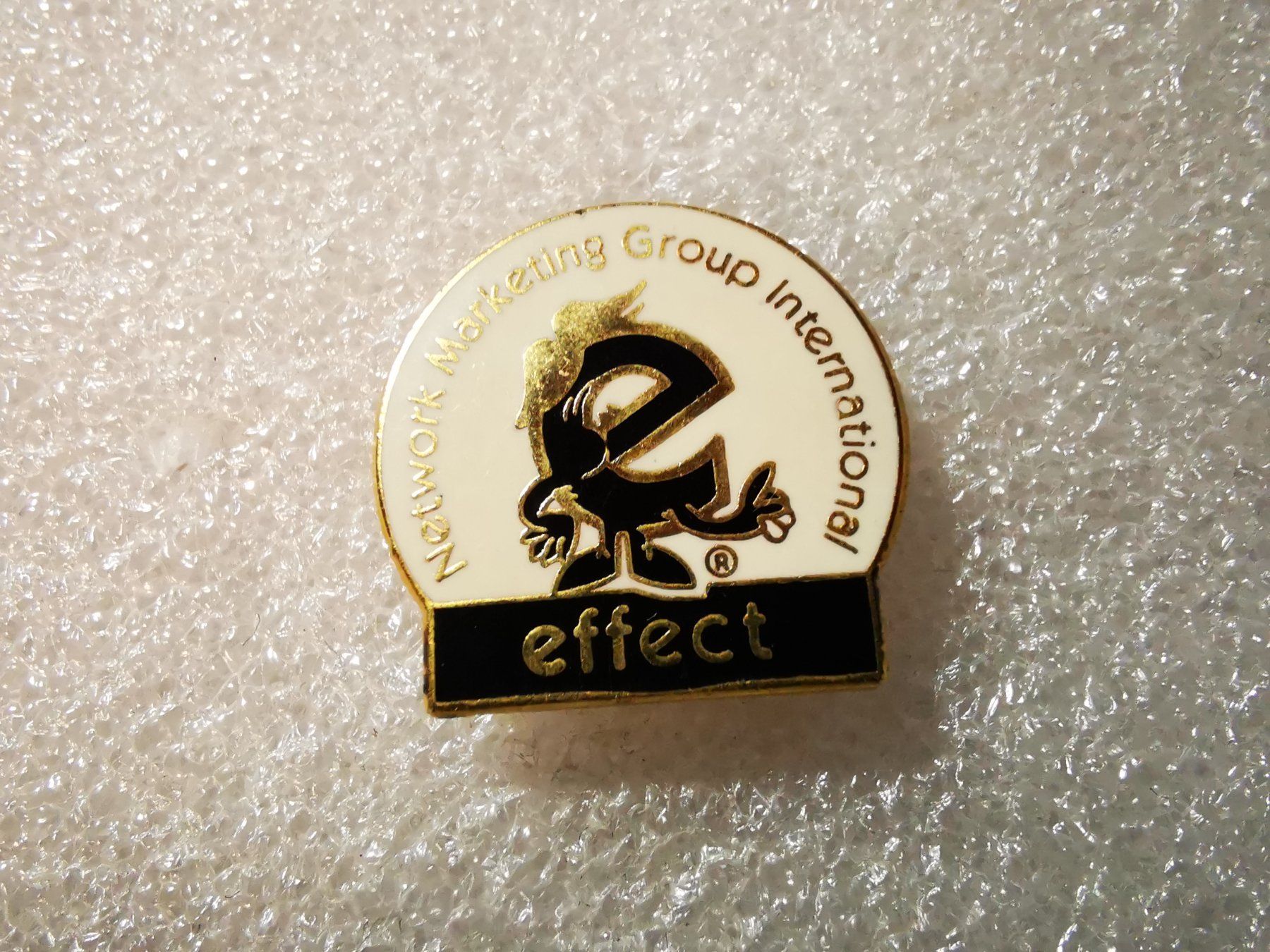 Plaketten & Abzeichen: Ansteckpin 6: Network Marketing Group International Effect – Gebraucht aus Oppligen von Pin-Fall-Shop