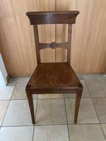 Alter Stuhl, schon fast antik