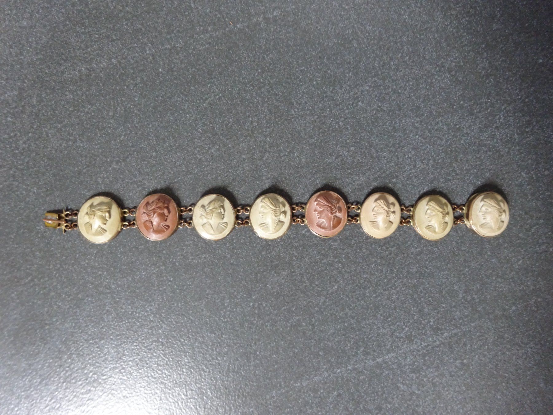 Bracciali & Braccialetti: Antikes Armband / Kamee Lava – Usato da Oetwil am See venduto da Senegal