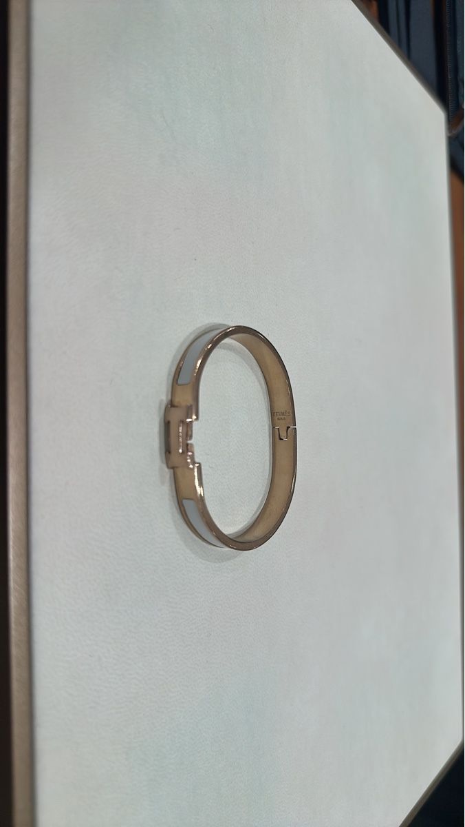 Armbänder & -reifen: Hermès Clic H Bracelet White & Rose Gold – Gebraucht aus Affoltern am Albis von Adanessi 1