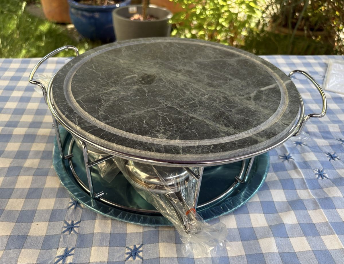 Services de table: Hot Stone – Neuf avec emballage d'origine à Riehen par BESSI17 1