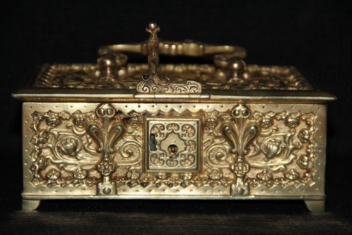 Truhen: Ancien coffret à bijoux en bronze . – Gebraucht aus Praz (Vully) von pikuluka1 4