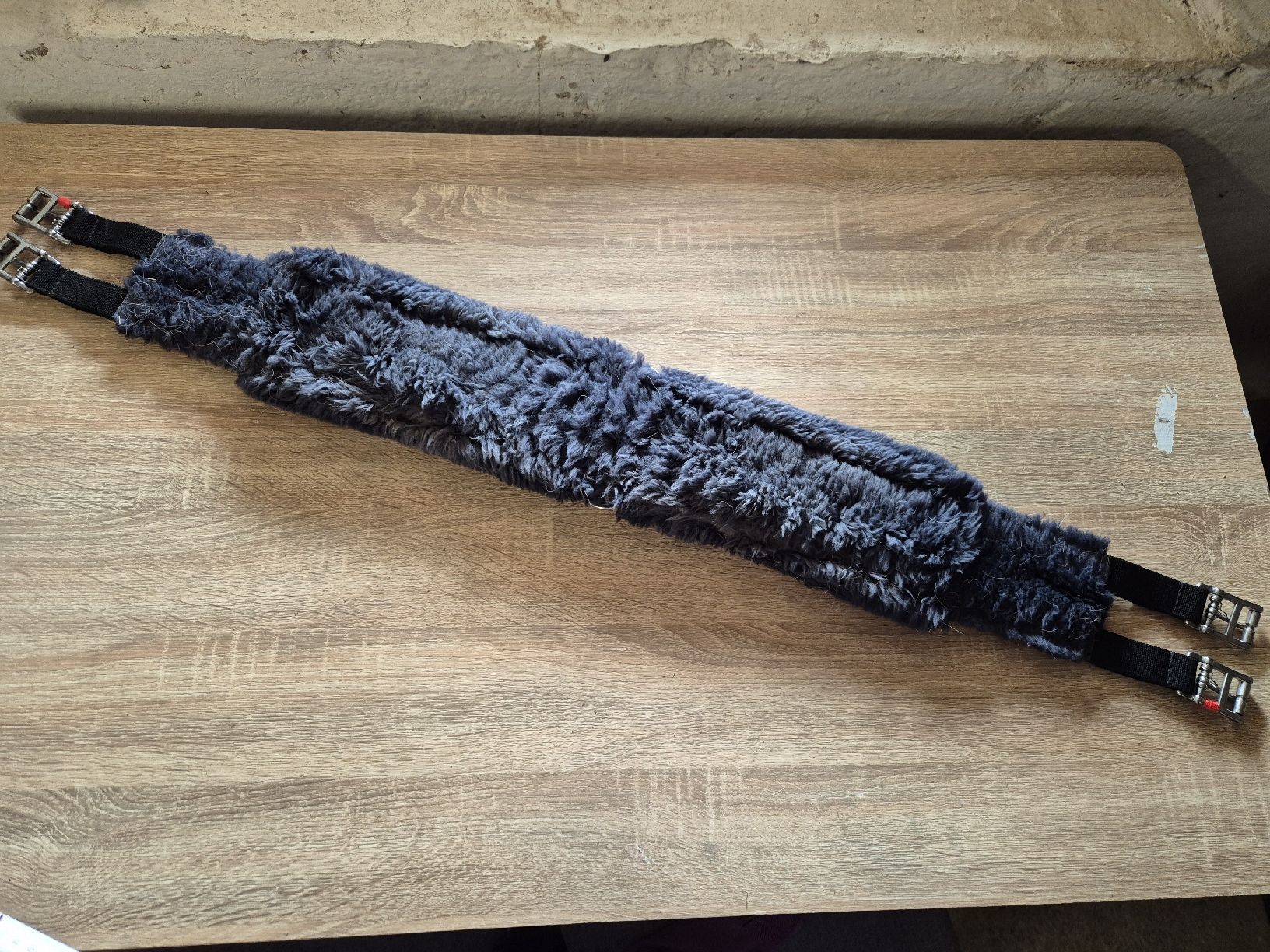 Briglie & Cavezze: Mattes Lammfellgurt 110cm – Usato da Meggen venduto da Orrinka20 1
