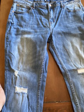 Herren  Jeans blau mit Destroyed-Effekten guter Zustand