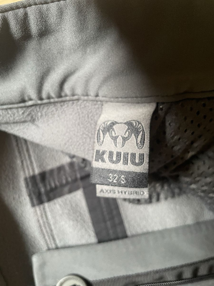 Pantaloni: Pantalon Kuiu  – Usato da Charmey (Gruyère) venduto da Crem88 2