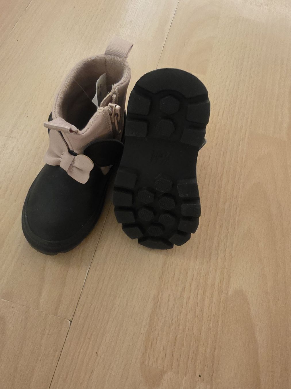 Schuhe für Mädchen: Minnie mouse Schuhe – Neu (gemäss Beschreibung) aus Mattwil von Mrs_sonyx 1