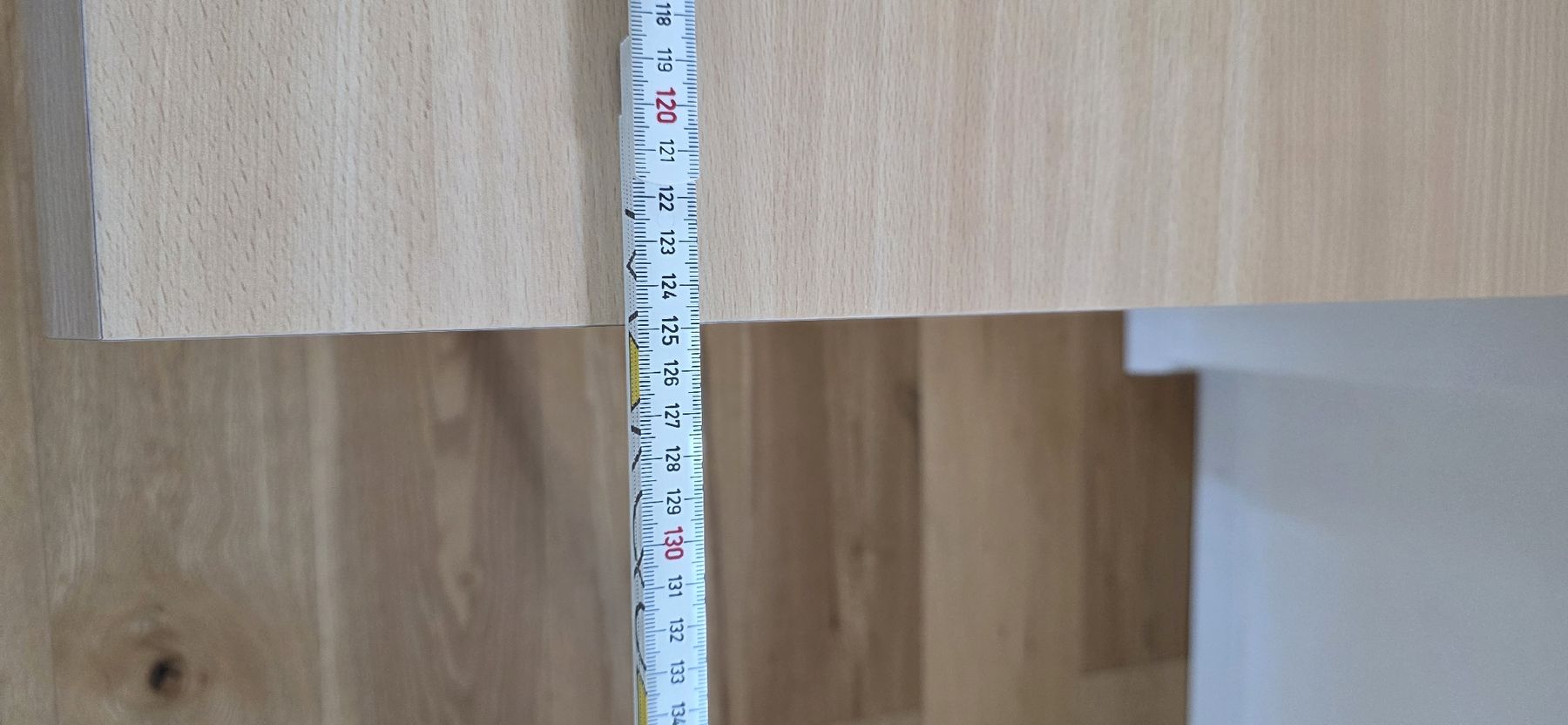 Schreibtische: Tisch hellbraun mit schwarzen Metallbeinen – Gebraucht aus Urmein von chello68 5