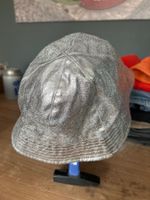 Silberner Sommerhut