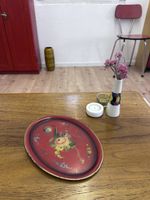 Rotes Vintage Tablett mit Rosenmotiv, Shabby Chic Stil
