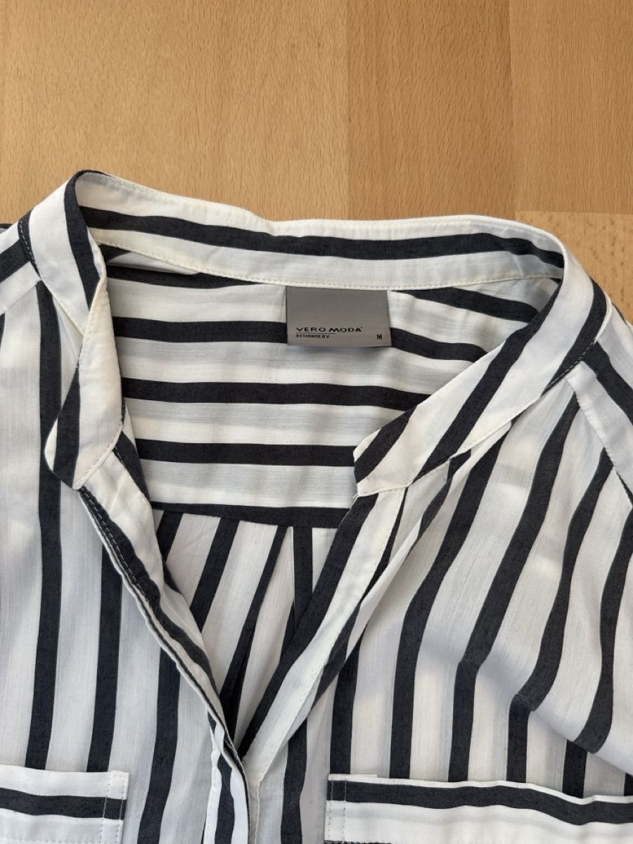 Vero Moda Chemisiers: Gestreifte Bluse (schwarz/weiss), Vero Moda – D'occasion à Schwerzenbach par savuty 1