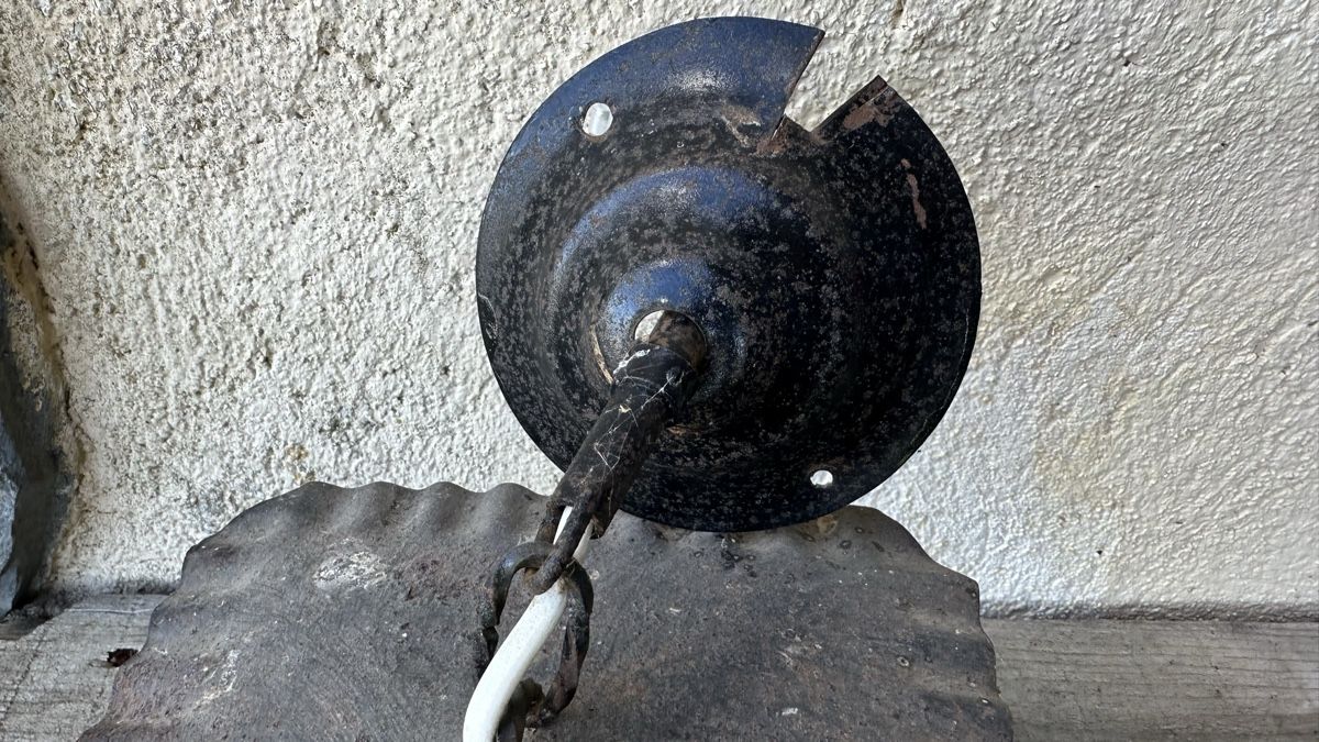 Lampade: Antike Hängelampe Aussenlampe Eisen.  – Usato da St-Gingolph venduto da Edgar1920 1