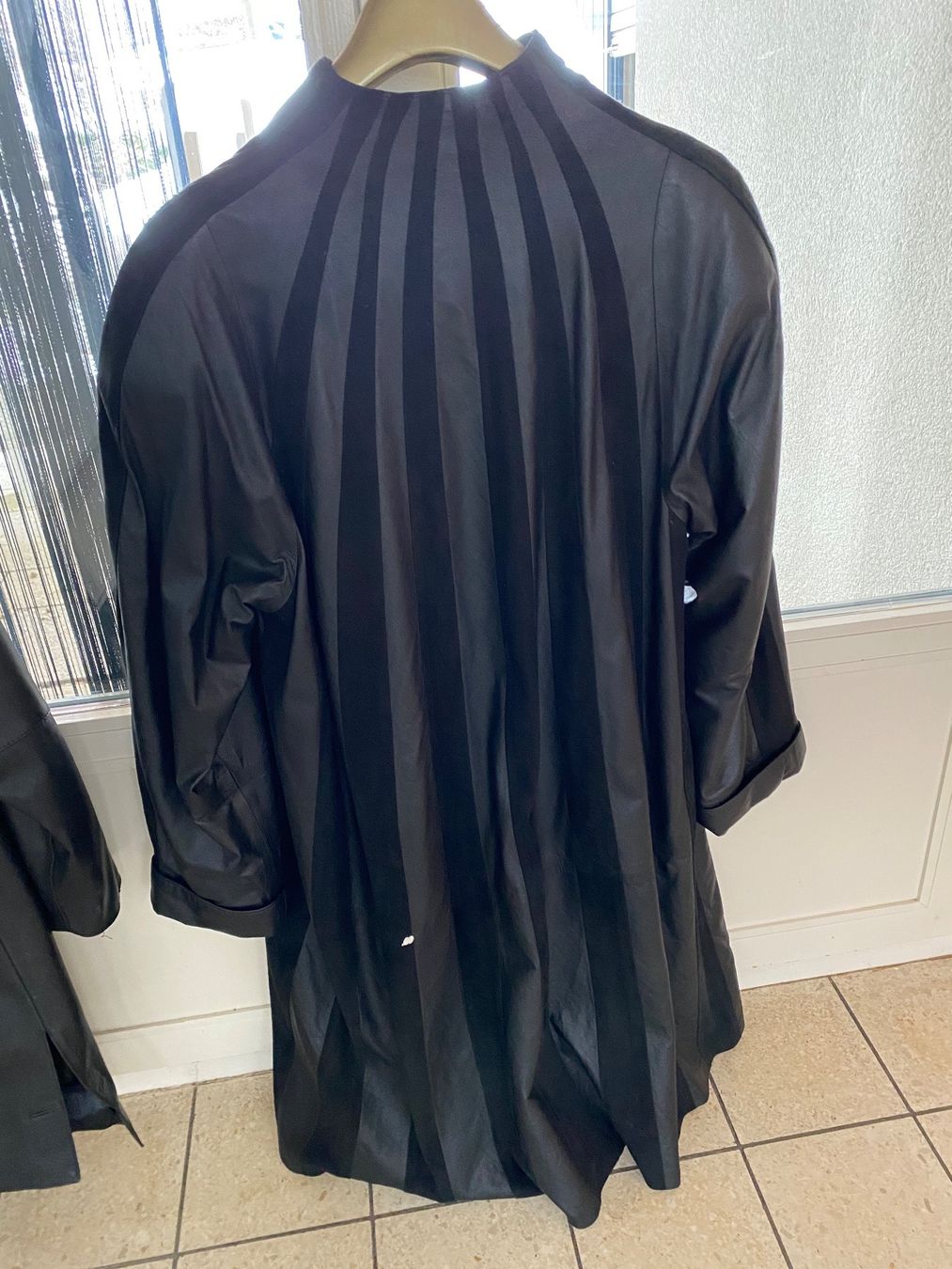 Cappotti: Hochwertige Damen Lederjacke schwarz – Usato da Duggingen venduto da Kisha010 3