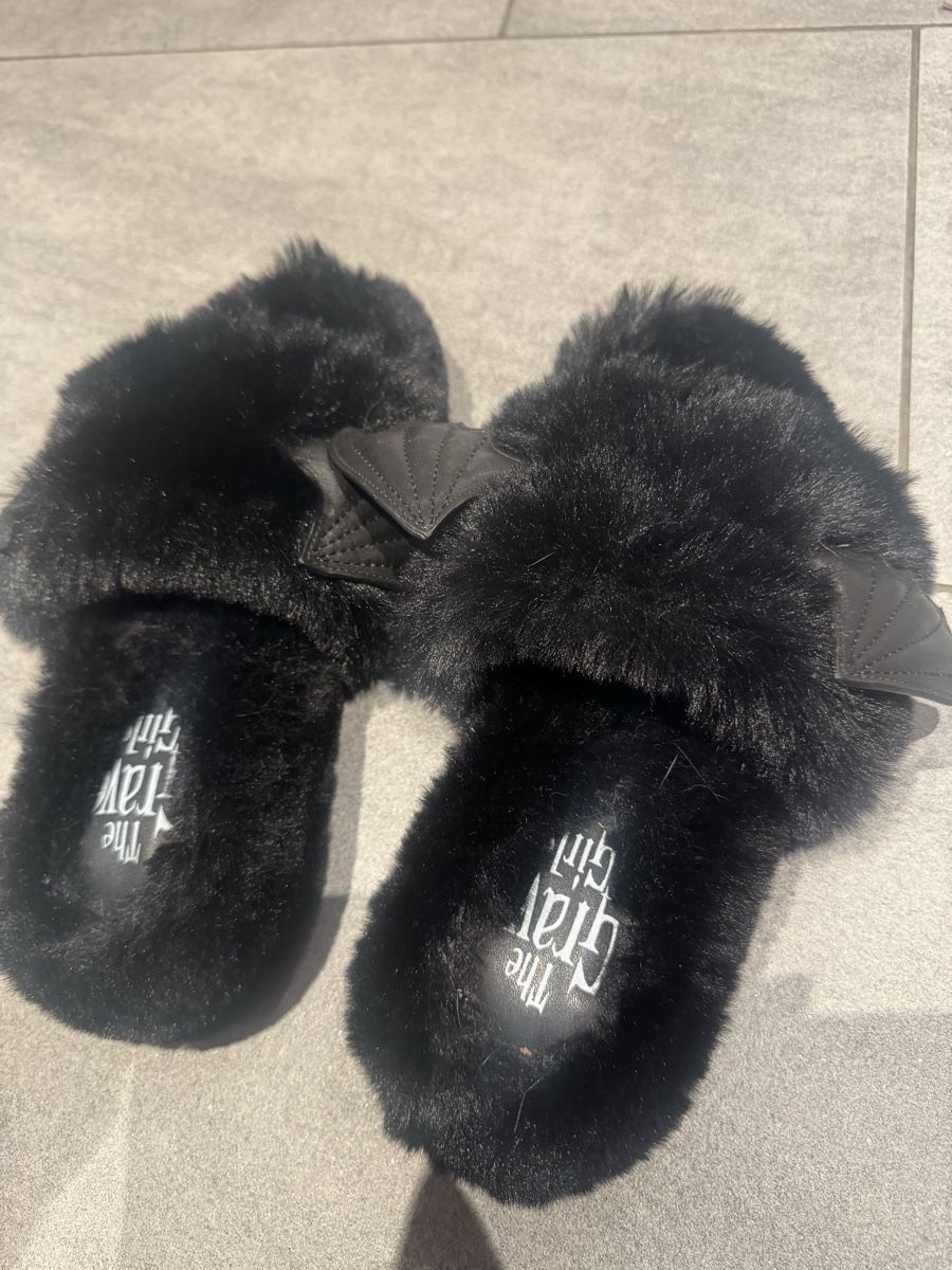 Scarpe da donna: Flauschige Gothic Pantoffeln neu Gr 39 – Nuovo (secondo la descrizione) da Holziken venduto da BlackCrow 3