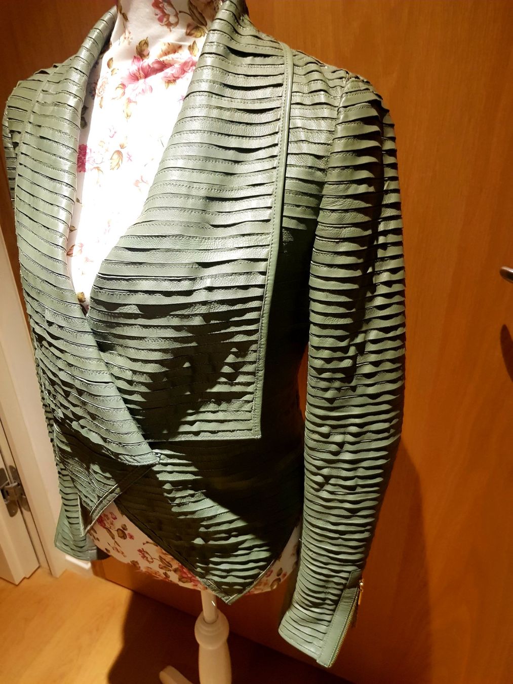 Guess Giacche: Lederjacke S Marciano by Guess NP 430 CHF – Nuovo (secondo la descrizione) da Opfikon venduto da Annanet 4