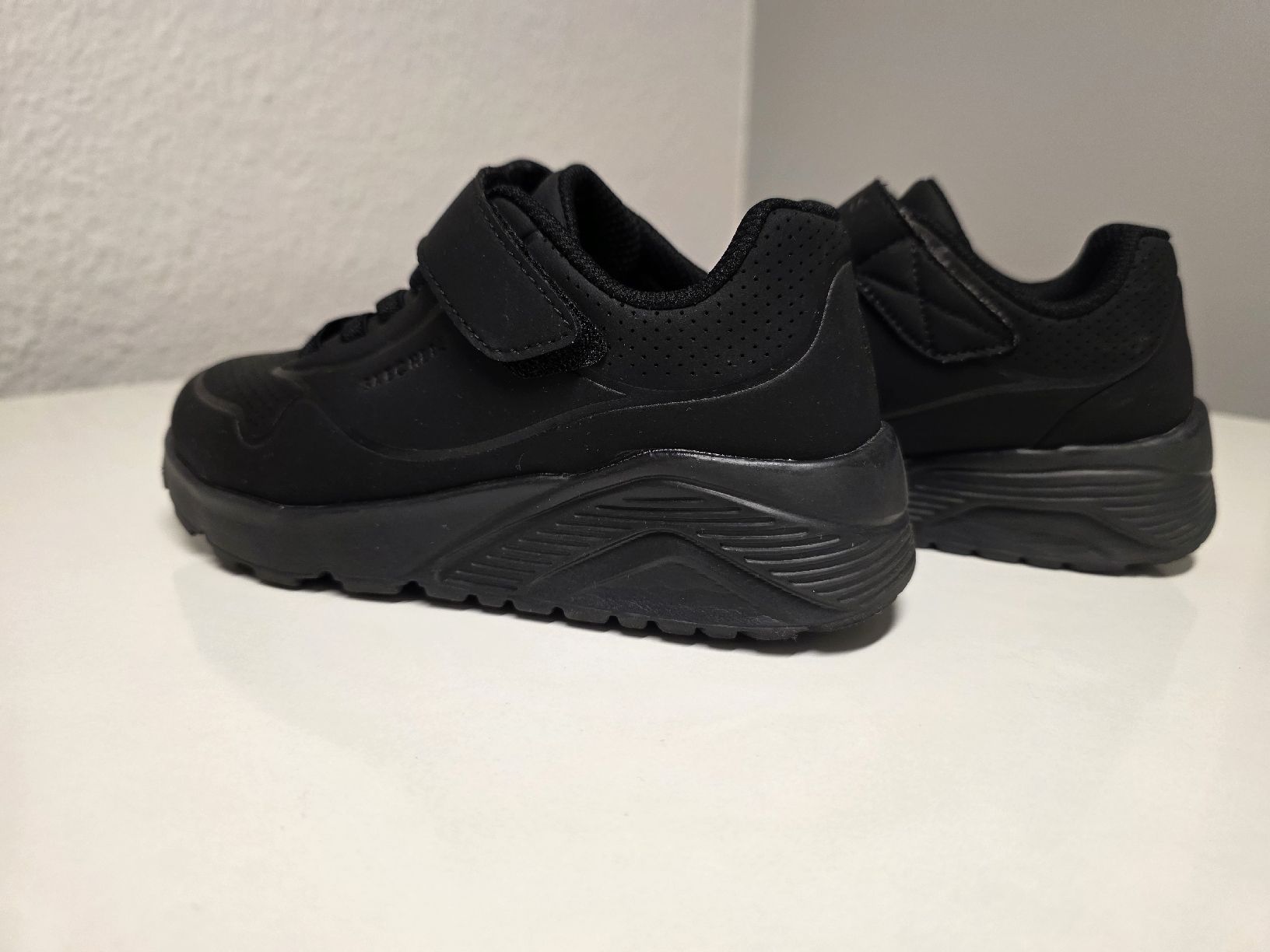 Scarpe per ragazzi: Skechers Kinderschuhe – Usato da Suhr venduto da MrvicaAG 1