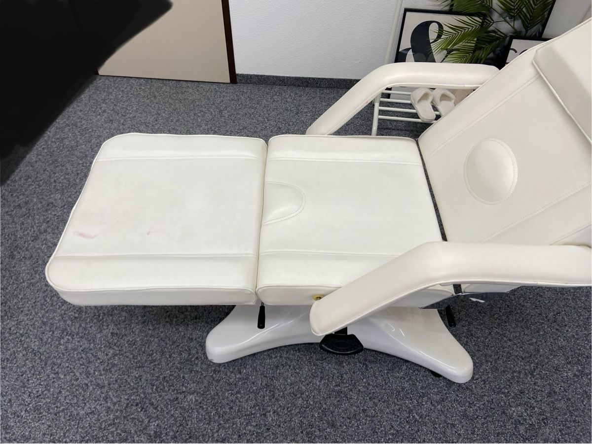 Lettini & sedie per cosmetici: Make Up / Massage- Sessel/ liege – Usato da Jonschwil venduto da Lambo5000 2