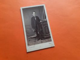 SCHWIIZER MAA DAZU(MAL - e JUNGE GSCHNIGLETE - ZUERICH