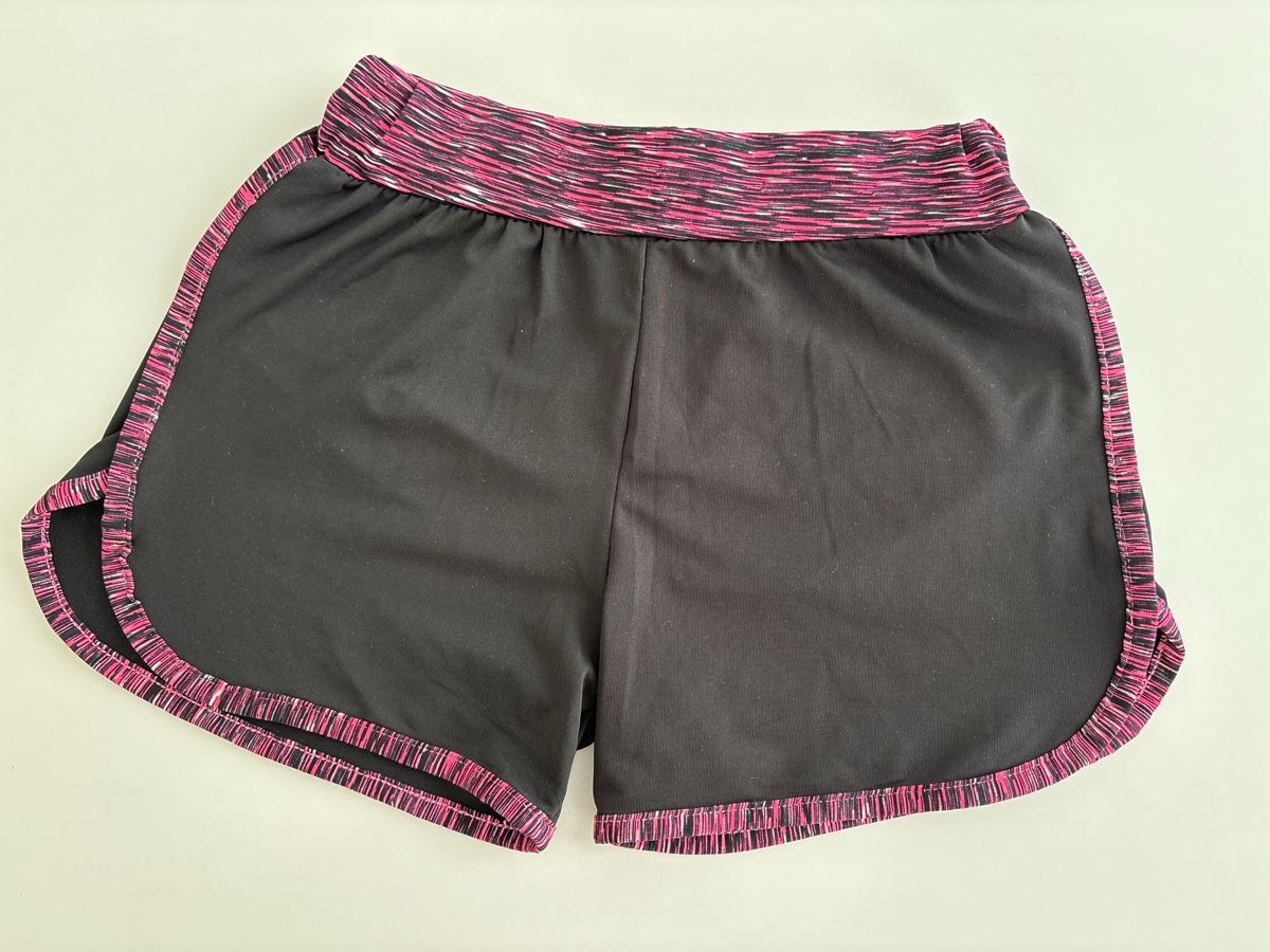 Pantaloni: Sport-Shorts, Mädchen, Grösse 12 – Usato da Rain venduto da Denbie